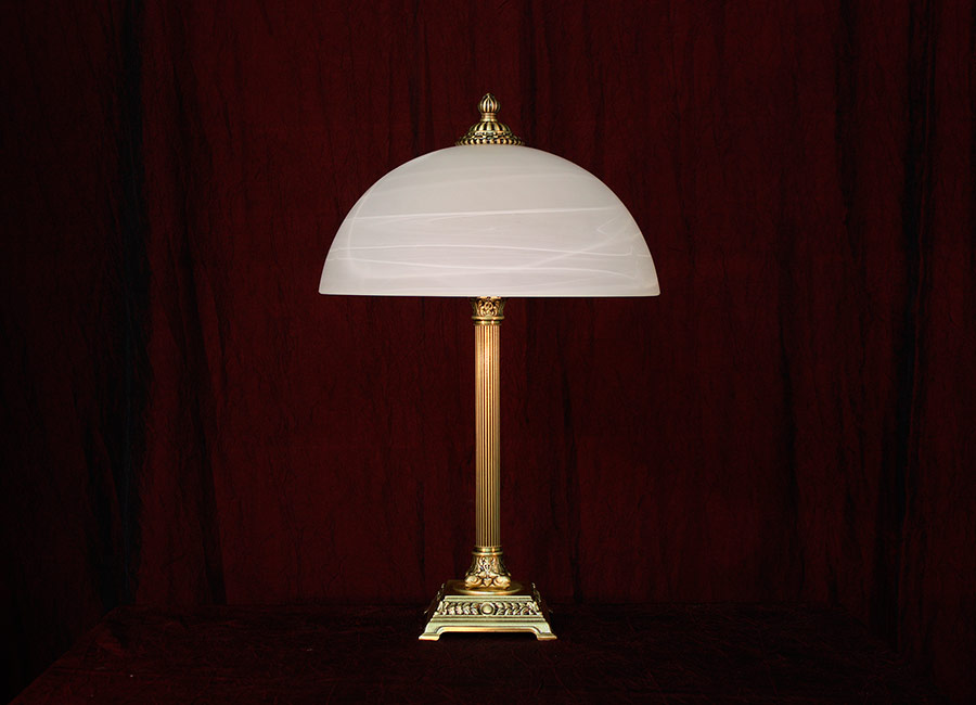 Кремлевские лампы. Настольная лампа со стеклянным абажуром. Лампа настольная классическая. Светильник на ножке. Лампа настольная абажур стекло.