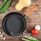 Сковорода чугунная 240×40 с деревянной ручкой