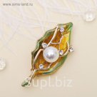 Брошь "Кувшинка с бусиной", разноцветная в золоте