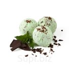 Сливочное мороженое с освежающим мятным вкусом и кусочками темного шоколада. По-настоящему летнее и очень бодрящее!