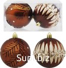 2 Christmas tree balls, 8cm in diameter, waiting. Color: caramel.