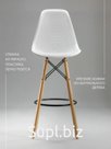 Барный высокий стул с перфорацией в стиле EAMES - отличный выбор для создания стильного и современного интерьера. Изготовлен из экологичного пластика, он безоп…